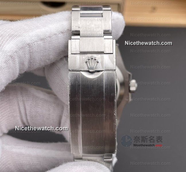 C厂退市后谁接班？VS黑水鬼深度体验：镜面下沉、微调表扣，每一处都对标原厂！ | 奈斯探表