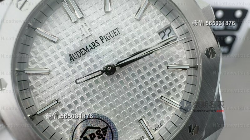终于对版了！APS新款皇家橡树15500白面（V4版）发布：放射纹+瞬跳日历，细节拉满！ | 奈斯探表