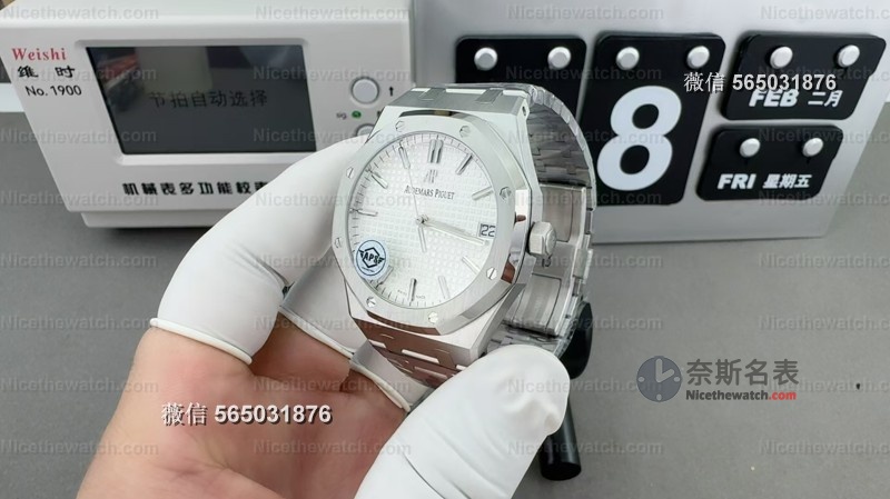 终于对版了！APS新款皇家橡树15500白面（V4版）发布：放射纹+瞬跳日历，细节拉满！ | 奈斯探表