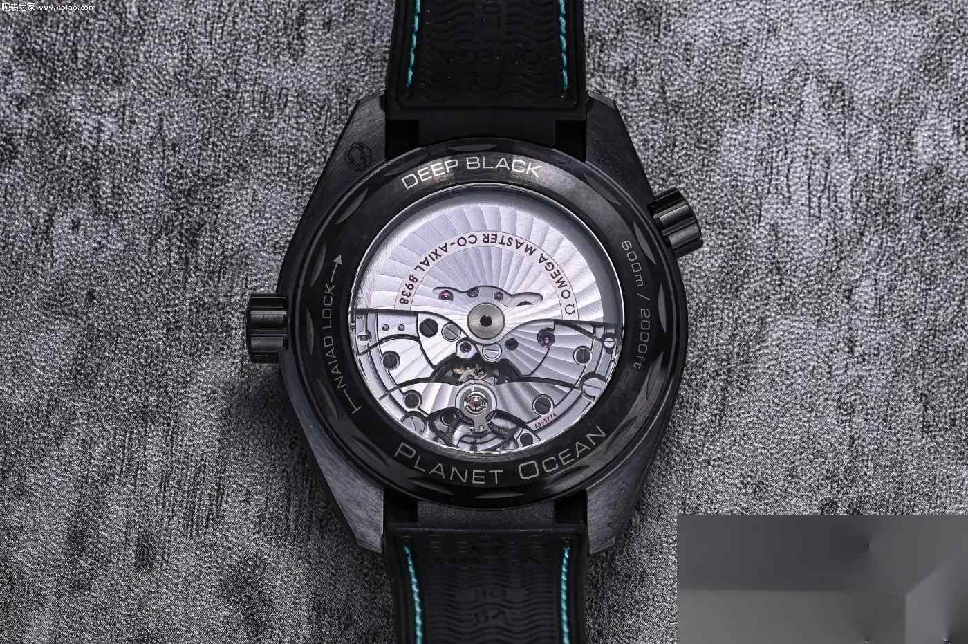 绿松石盘面+陶瓷表壳！欧米茄海马20周年限量款，潜水与世界时完美融合！ | 奈斯探表