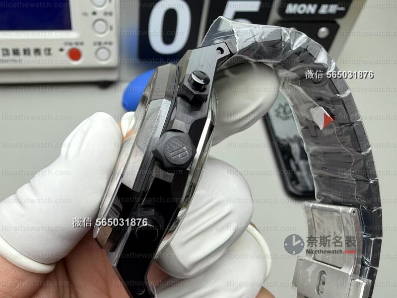 【2025硬核升级】APS皇家橡树26240 V2无卡度一体机实测！飞返计时+全黑陶瓷，机械控看完直呼过瘾！ | 奈斯探表