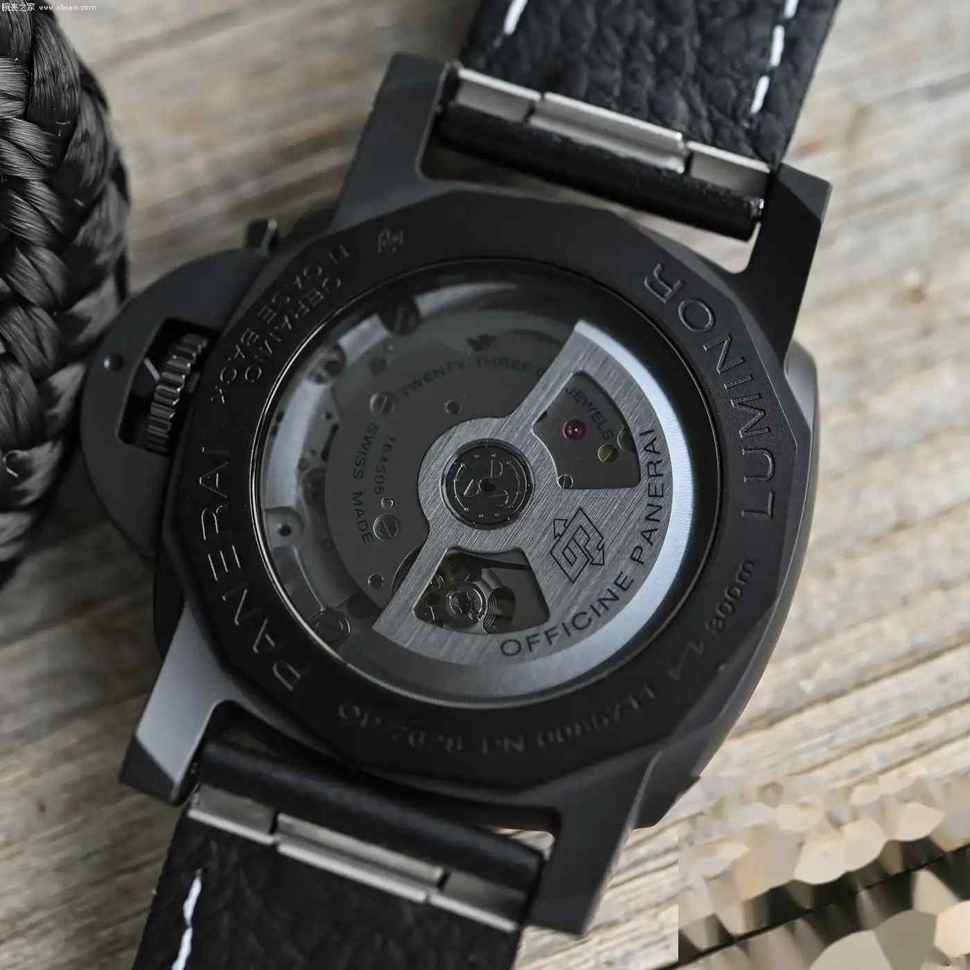 沛纳海首款40mm陶瓷GMT来了！PAM01460黑武士配双时区，72小时动储仅12万出头？ | 奈斯探表