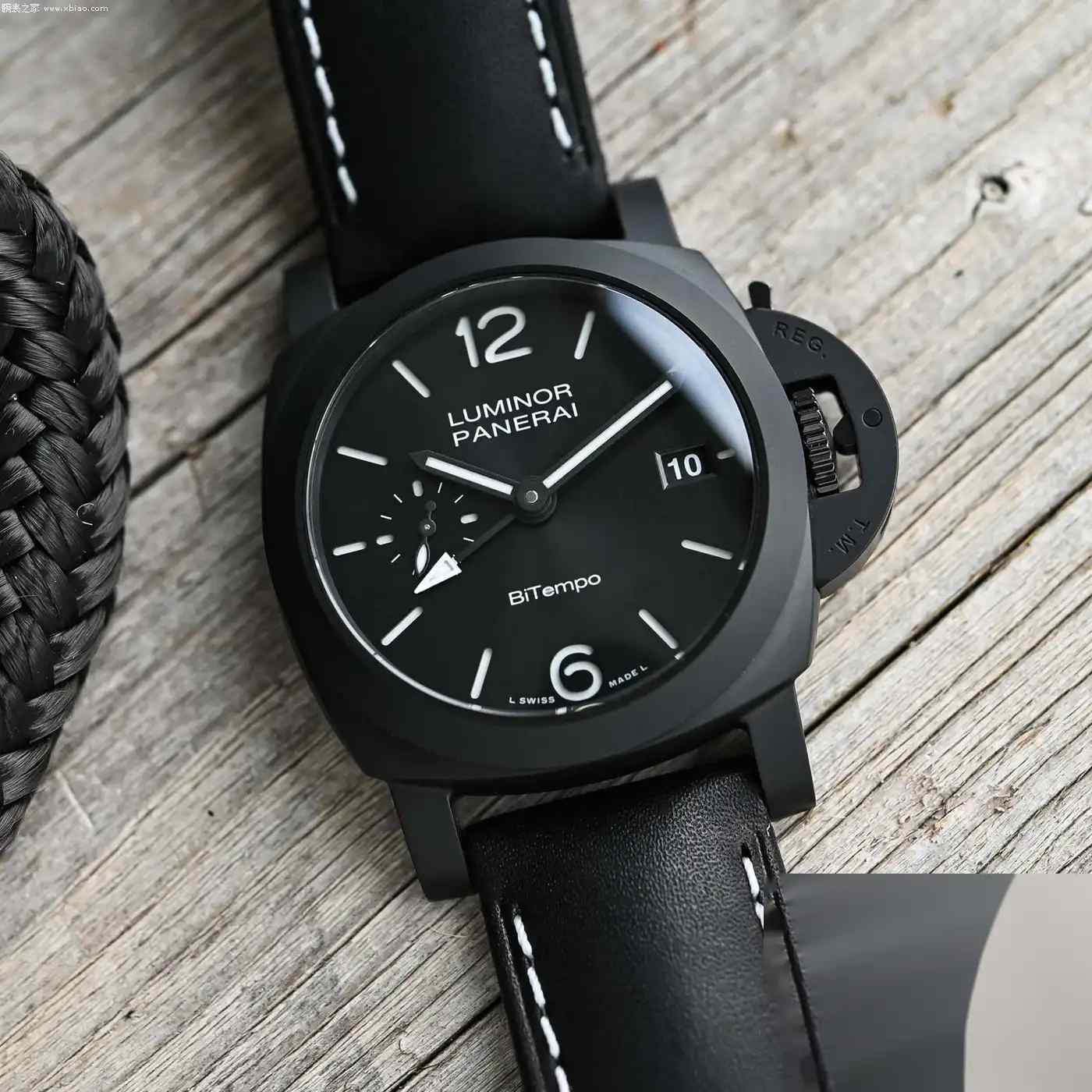 沛纳海首款40mm陶瓷GMT来了！PAM01460黑武士配双时区，72小时动储仅12万出头？ | 奈斯探表