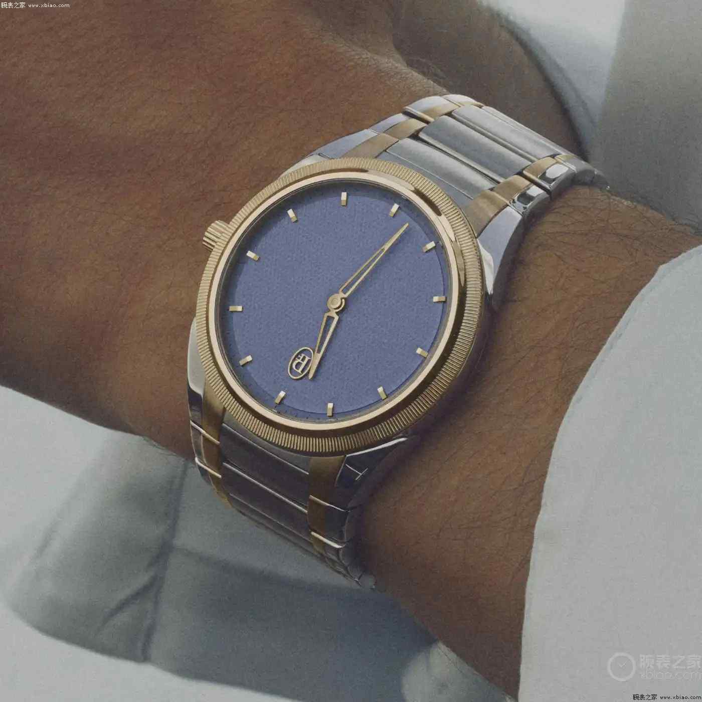 仅7.8毫米超薄体验！帕玛强尼间金无历腕表来袭，手工玑镂表盘惊艳全场 | 奈斯探表