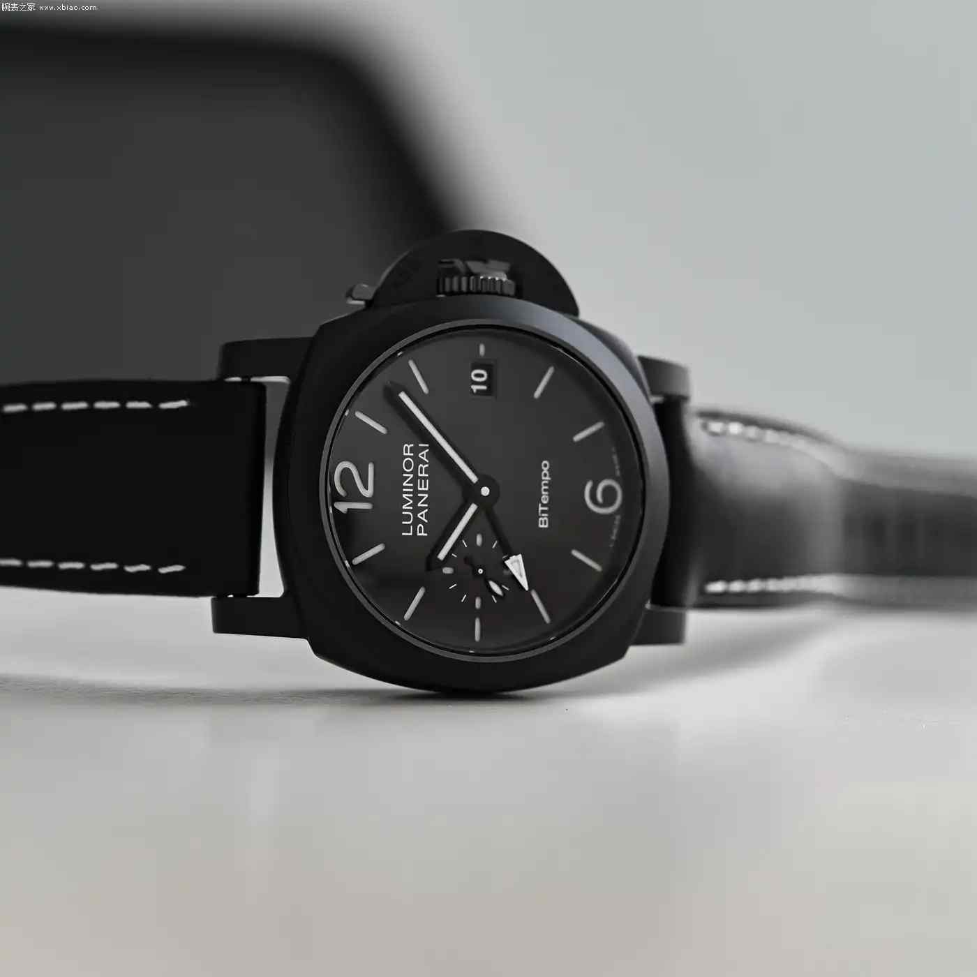 沛纳海首款40mm陶瓷GMT来了！PAM01460黑武士配双时区，72小时动储仅12万出头？ | 奈斯探表