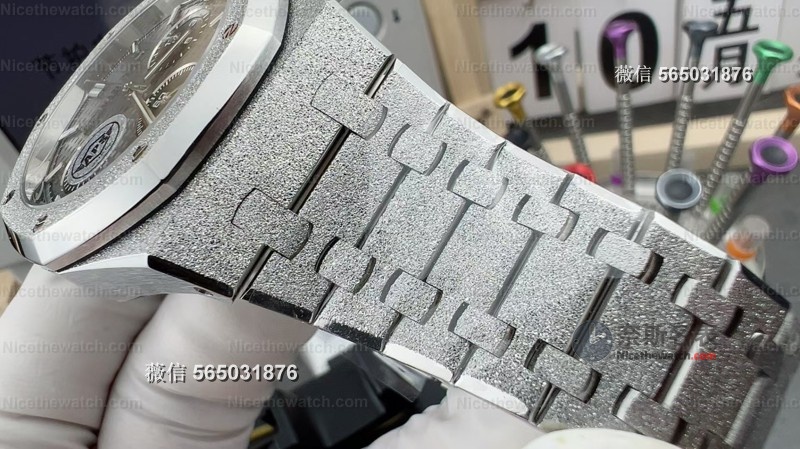 霜金不掉钻！APS厂爱彼26240熊猫款实测：4401一体机芯+饼干盘面，细节太顶了！ | 奈斯探表