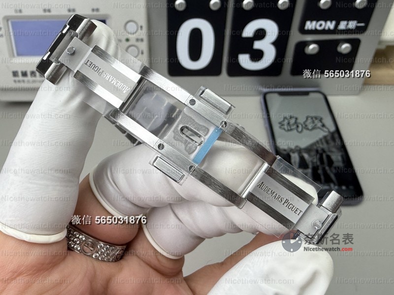 爱彼15500复刻天花板？APS厂4302一体机芯实测，细节竟逼真到这种程度！ | 奈斯探表