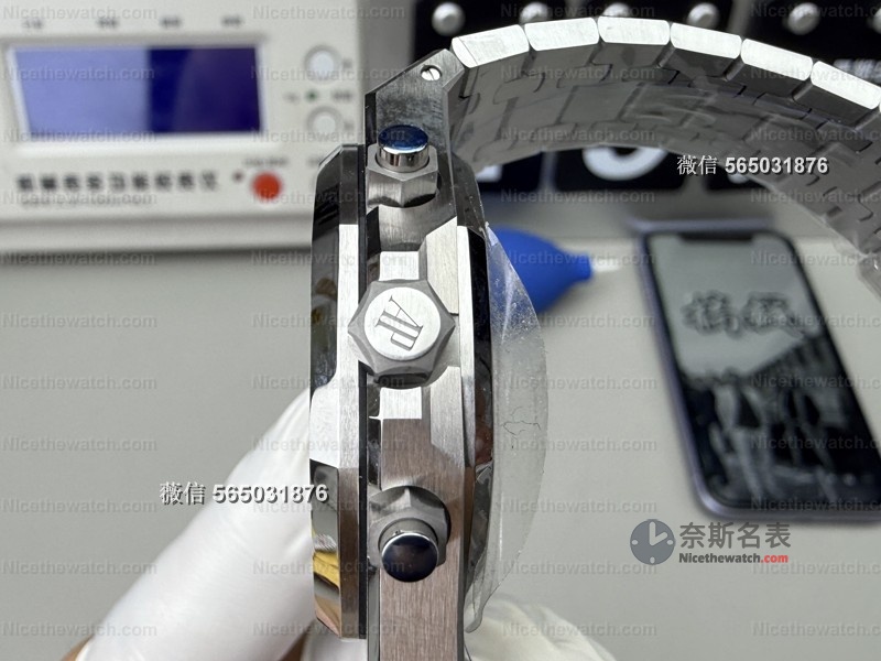 拆开APS厂26240 V2无卡度后我惊了：国产复刻居然真做出了无卡度砝码摆轮！ | 奈斯探表