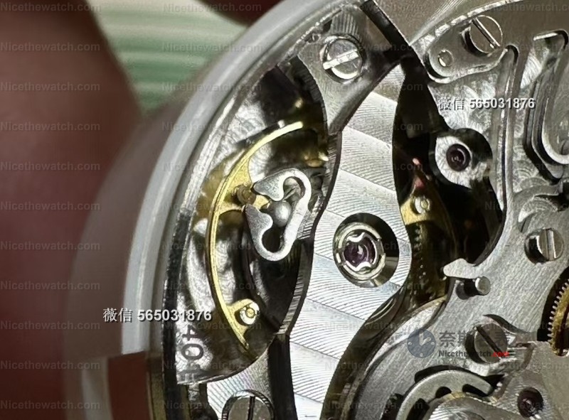 拆开APS厂26240 V2无卡度后我惊了：国产复刻居然真做出了无卡度砝码摆轮！ | 奈斯探表