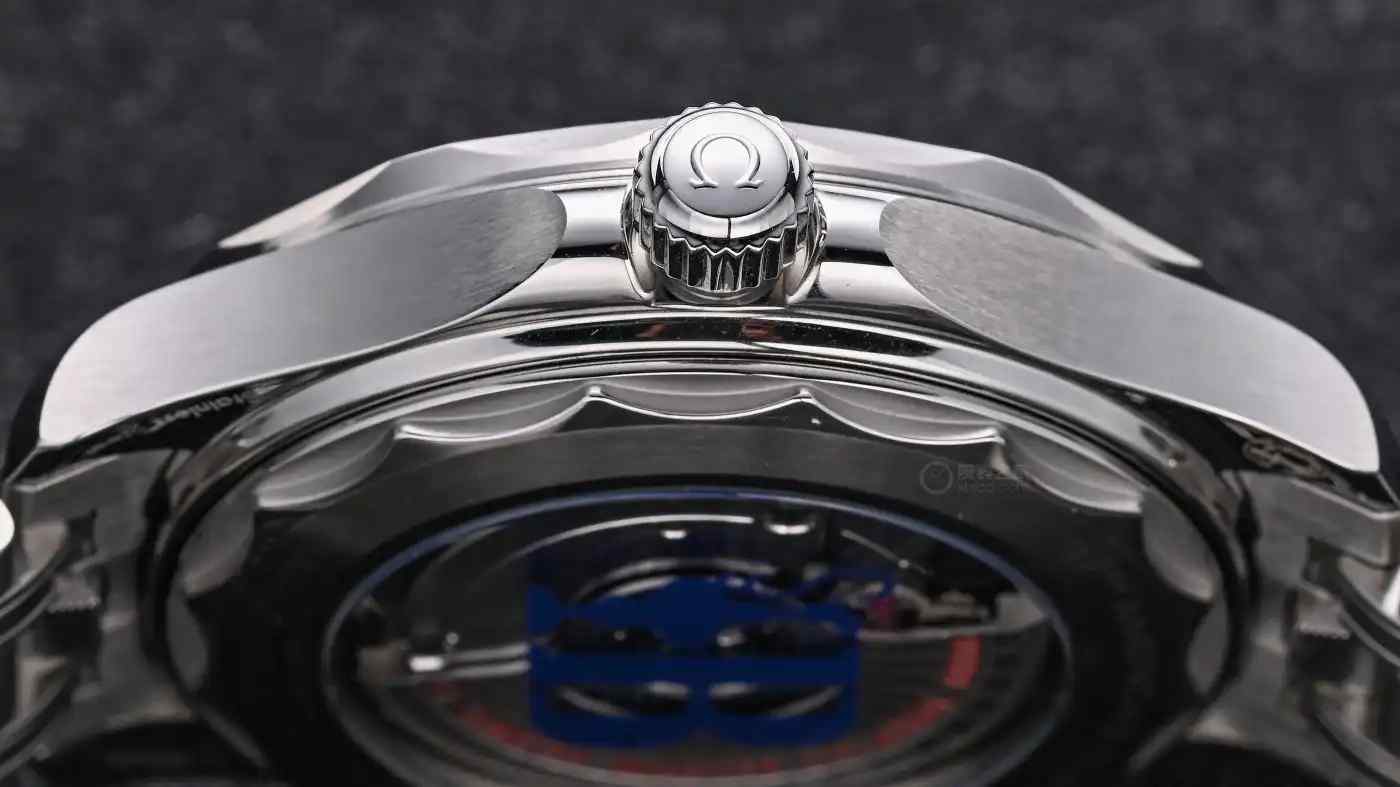 欧米茄海马300米美洲杯特别款！帆船赛计时圈+蓝白陶瓷盘，性能颜值双绝 | 奈斯探表