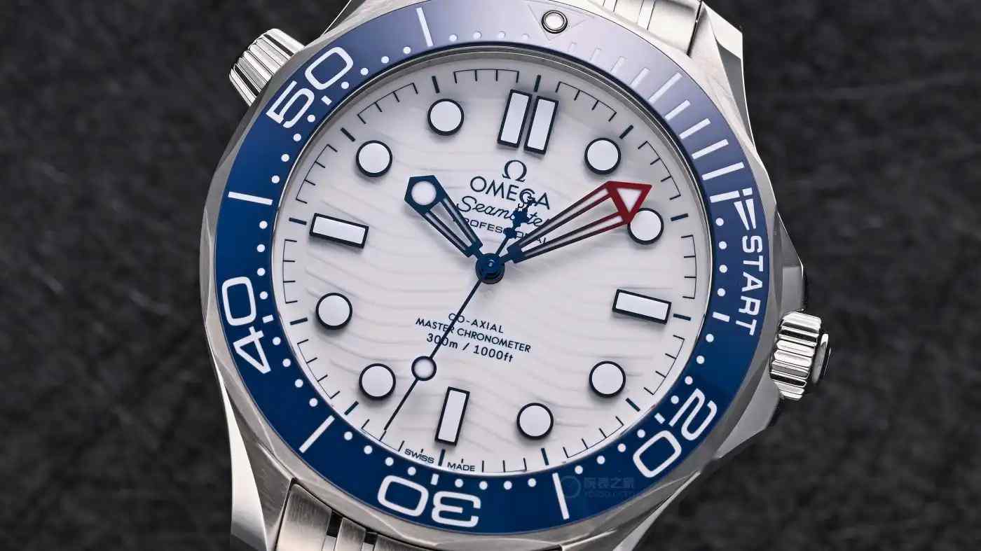 欧米茄海马300米美洲杯特别款！帆船赛计时圈+蓝白陶瓷盘，性能颜值双绝 | 奈斯探表