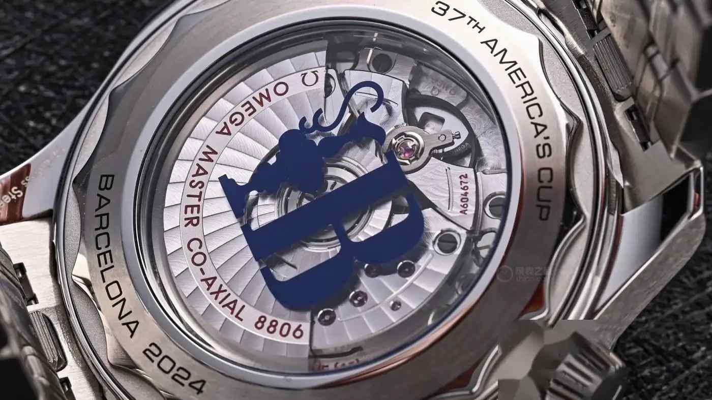 欧米茄海马300米美洲杯特别款！帆船赛计时圈+蓝白陶瓷盘，性能颜值双绝 | 奈斯探表