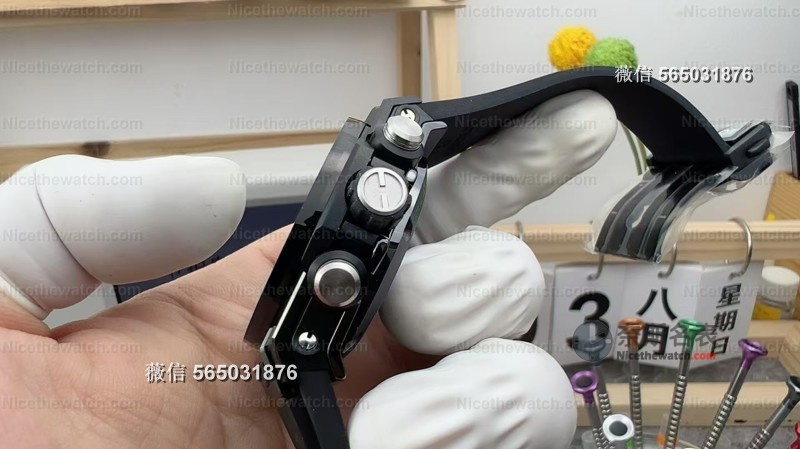 全黑化+磨砂颗粒感！BBF宇舶大爆炸黑陶瓷细节拉满，夜光计时全到位！ | 奈斯探表