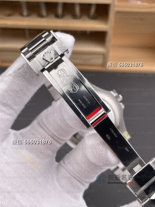 秒针蓝得刚刚好！VS灰游艇丹东3235评测：夜光饱满、圈口不割手、日历瞬跳！ | 奈斯探表