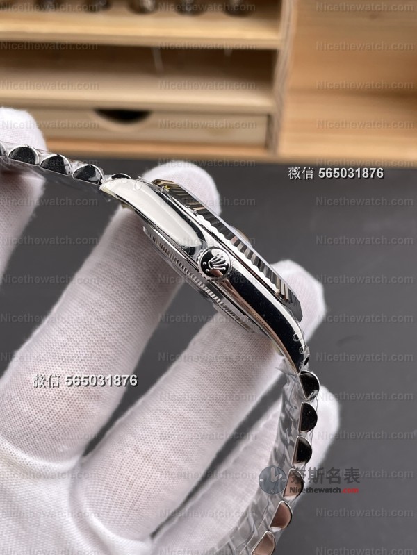 VS星期日志V2配重版实测：182克真压手感+丹东3255机芯，细节还原度炸裂！ | 奈斯探表