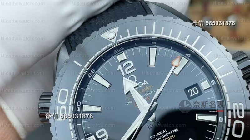 告别电镀黑！VS厂欧米茄深海之黑用真陶瓷+蓝宝石镜面，8906机芯两地时功能全同步 | 奈斯探表