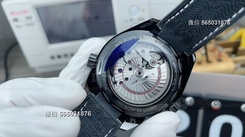 告别电镀黑！VS厂欧米茄深海之黑用真陶瓷+蓝宝石镜面，8906机芯两地时功能全同步 | 奈斯探表