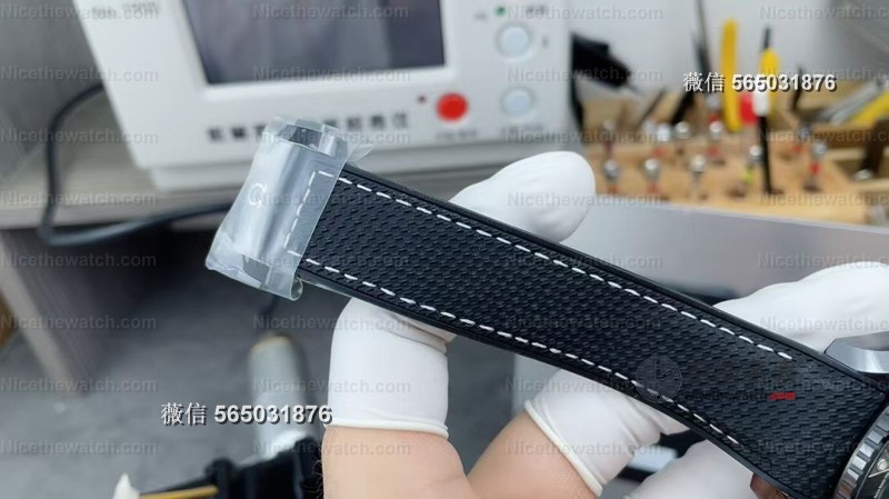 告别电镀黑！VS厂欧米茄深海之黑用真陶瓷+蓝宝石镜面，8906机芯两地时功能全同步 | 奈斯探表