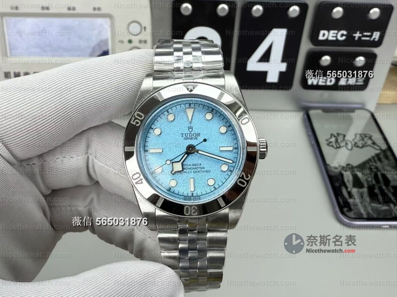 小表盘杀回来了！ZF厂帝舵碧湾54型M79000，湖水蓝沙盘美到窒息！ | 奈斯探表