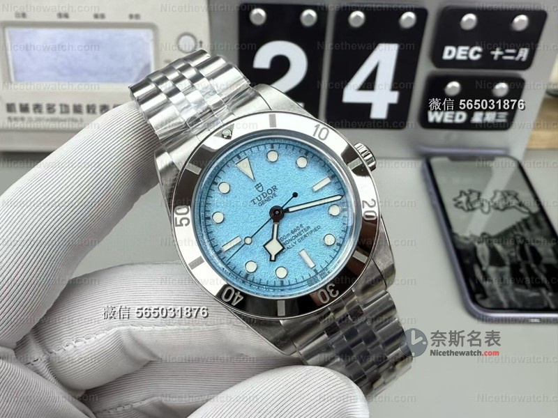 小表盘杀回来了！ZF厂帝舵碧湾54型M79000，湖水蓝沙盘美到窒息！ | 奈斯探表