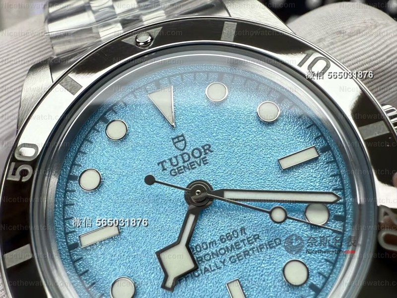 小表盘杀回来了！ZF厂帝舵碧湾54型M79000，湖水蓝沙盘美到窒息！ | 奈斯探表