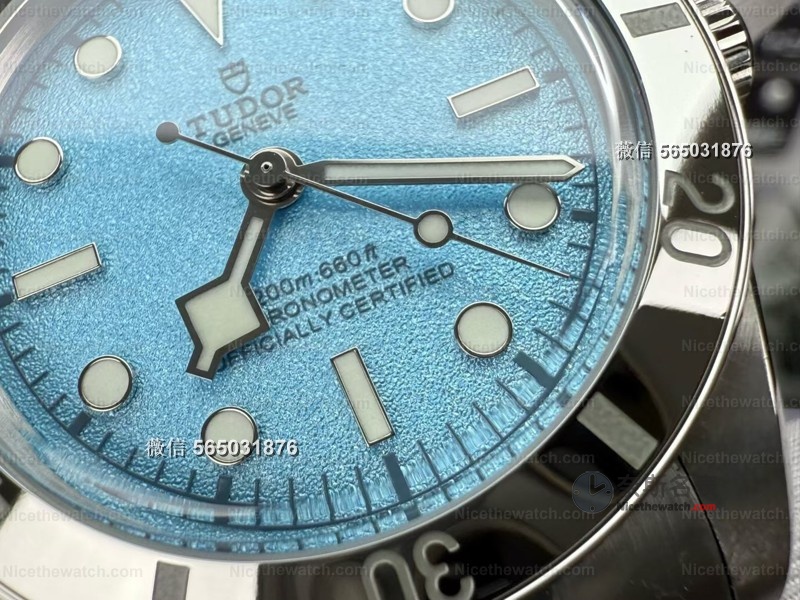 小表盘杀回来了！ZF厂帝舵碧湾54型M79000，湖水蓝沙盘美到窒息！ | 奈斯探表