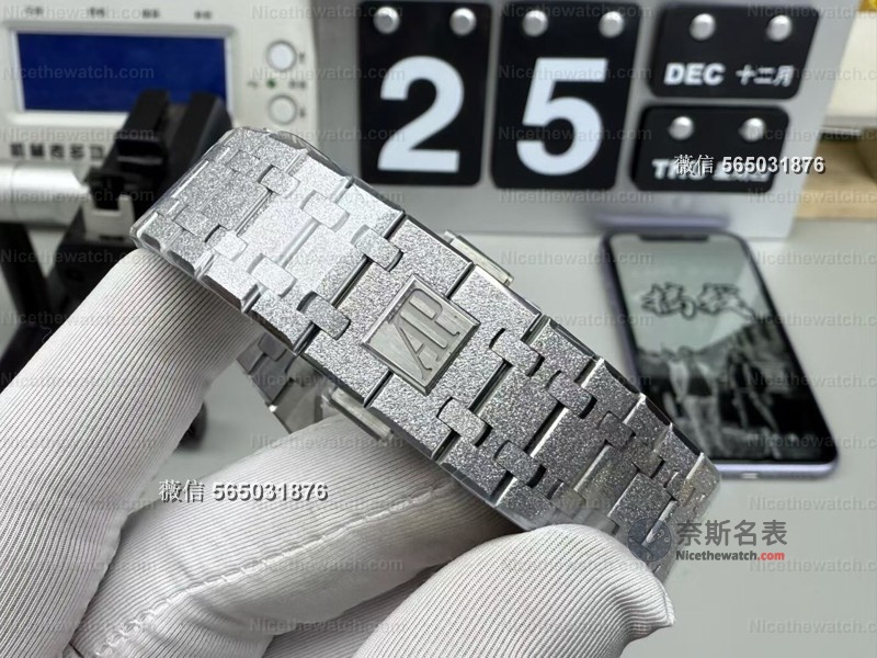 APS厂爱彼26240BC渐变冰蓝霜金腕表评测：高颜值“解毒神器”，值不值得入手？ | 奈斯探表