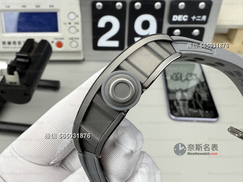 1450硬度“太空灰”上手！ZF厂RM055碳化钛表壳评测：真碳化钛+RMUL2机芯，硬核玩家闭眼 | 奈斯探表