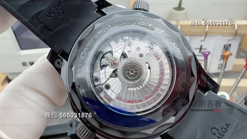 黑武士再进化！VS墨黑海马300升级8806一体机芯，暗黑美学天花板？ | 奈斯探表