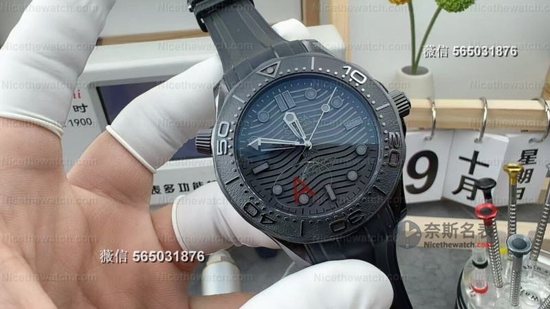 黑武士再进化！VS墨黑海马300升级8806一体机芯，暗黑美学天花板？ | 奈斯探表