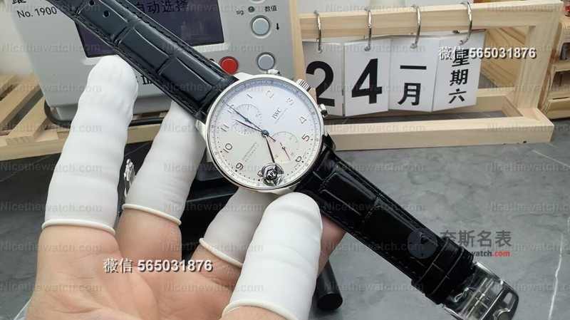 丹东首枚万国一体机芯来了！APS葡计最强版实测：41mm对版+真实计时联动 | 奈斯探表