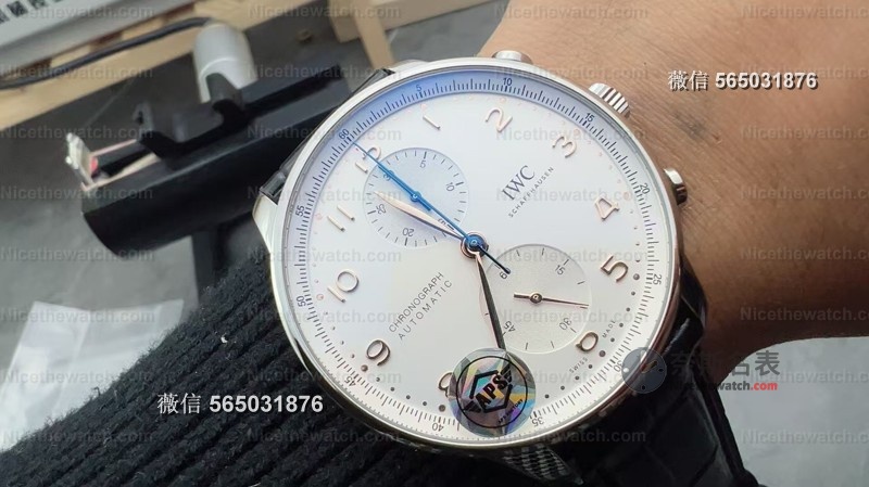 丹东首枚万国一体机芯来了！APS葡计最强版实测：41mm对版+真实计时联动 | 奈斯探表