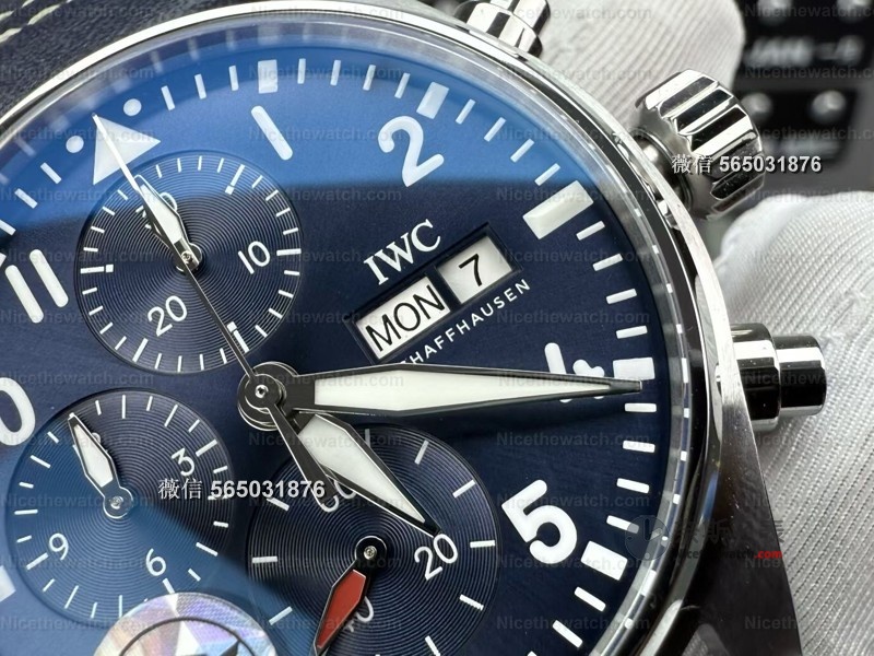 APS万国飞计搭载丹东一体机芯，摆轮位置修正到8点，复刻表终于不再一眼假！ | 奈斯探表