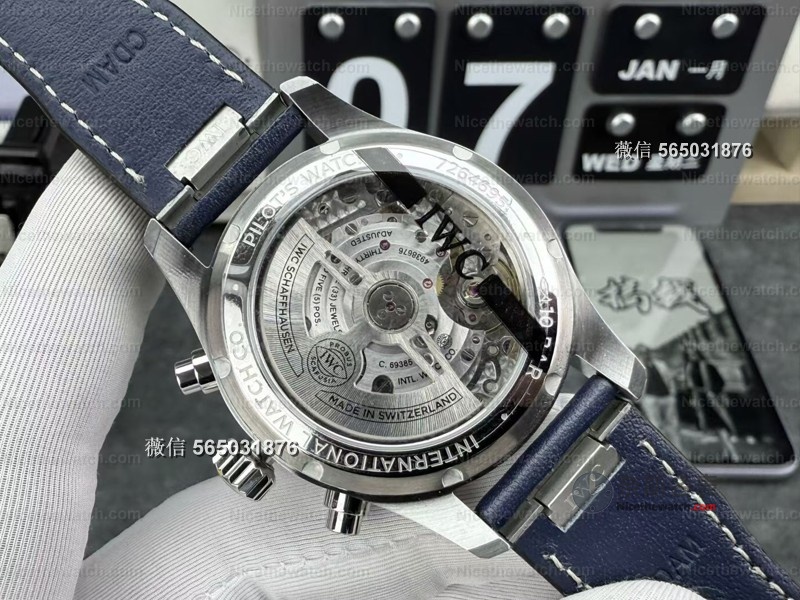 APS万国飞计搭载丹东一体机芯，摆轮位置修正到8点，复刻表终于不再一眼假！ | 奈斯探表