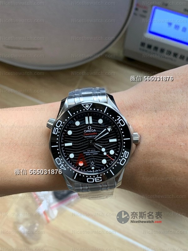 VS厂海马300 V4版上手一周：这枚"升级款"到底香不香？ | 奈斯探表