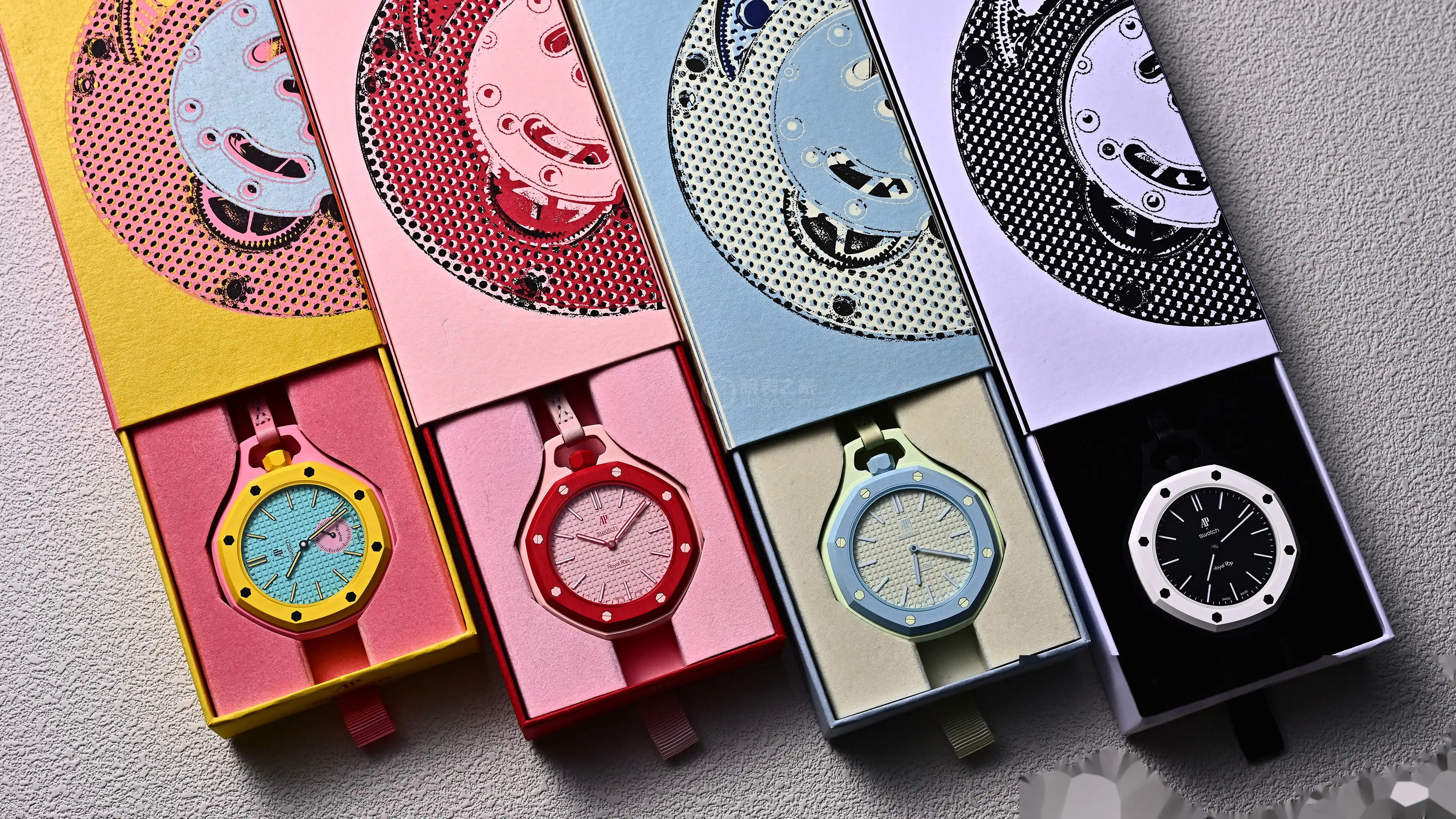 2950元起：AP×SWATCH Royal Pop全系8色解析，3点位表冠款带小秒盘贵200 | 奈斯探表