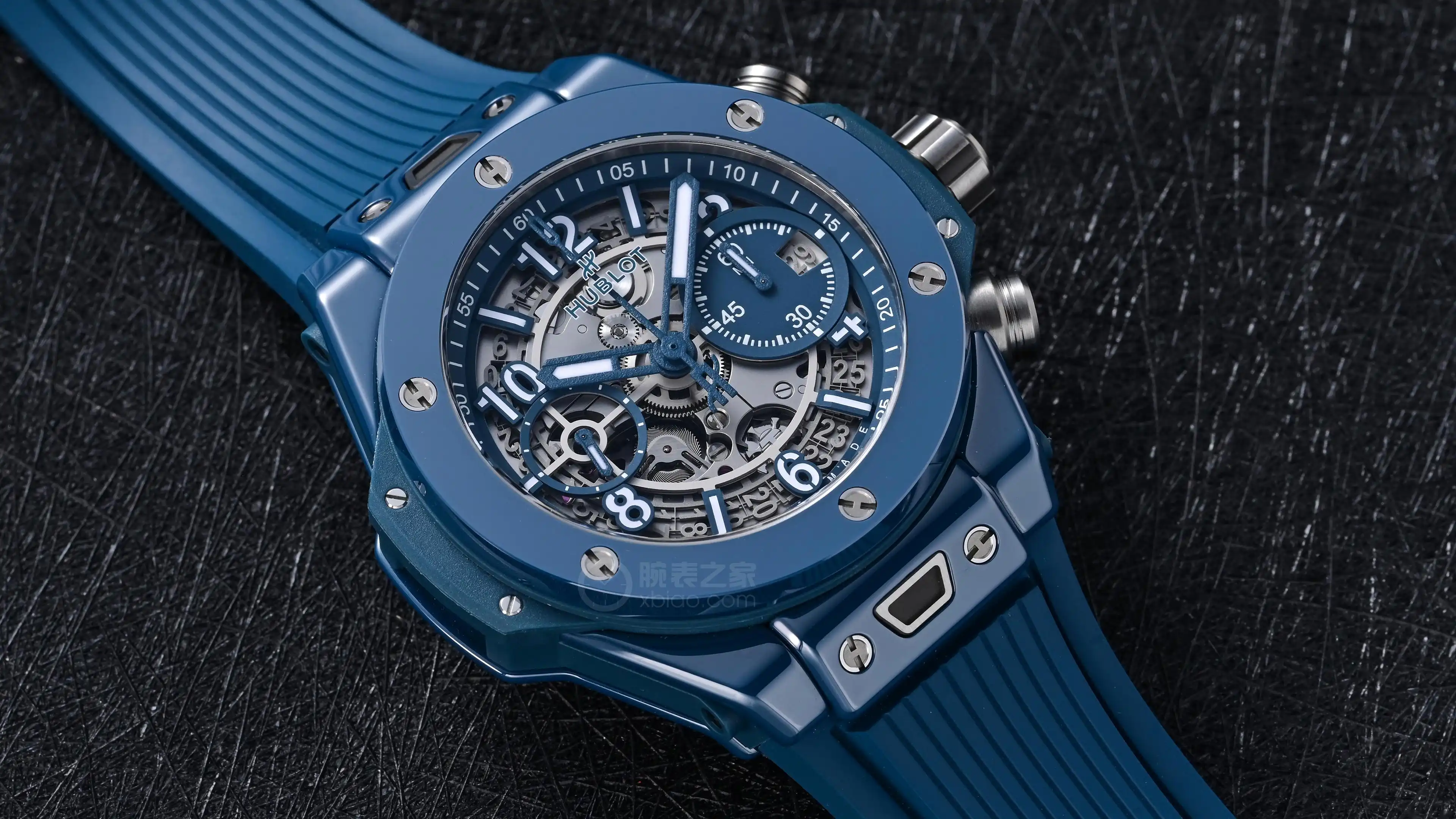 宇舶最会玩彩色陶瓷：Big Bang青灰蓝42mm，镂空盘面+飞返计时 | 奈斯探表